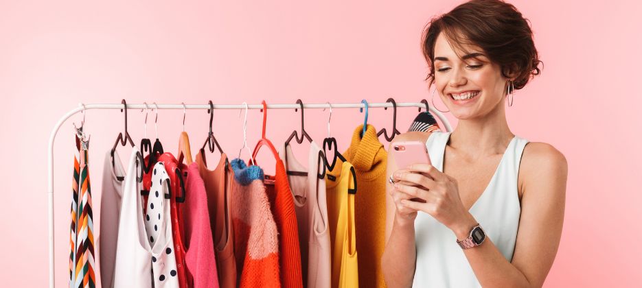 Como Vender Roupas Usadas Pode Ser uma Fonte de Renda Adicional e Ajudar a Alcançar Objetivos Financeiros
